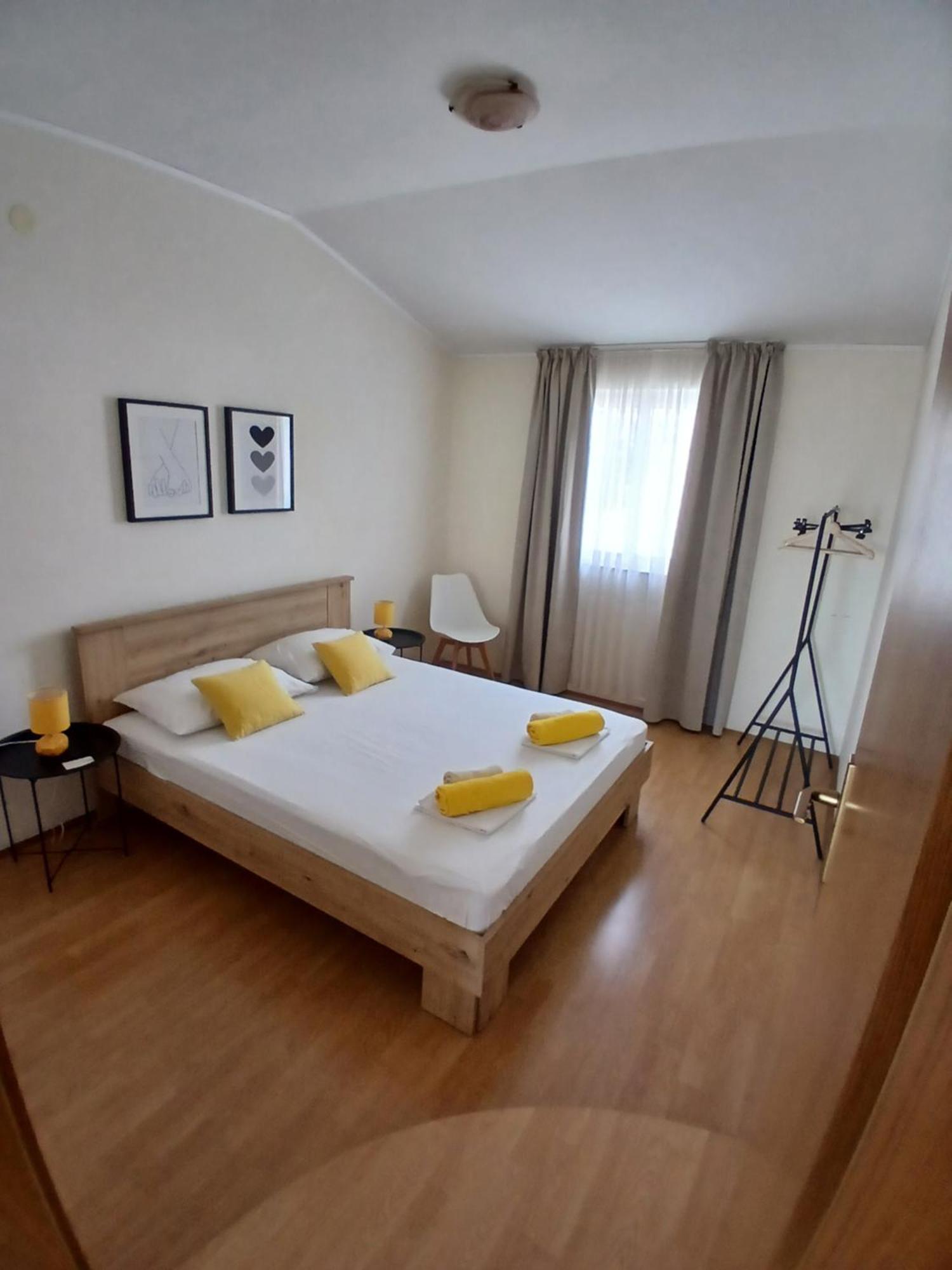 אורביץ Apartmani Fani 2 Min Walking From Sea מראה חיצוני תמונה